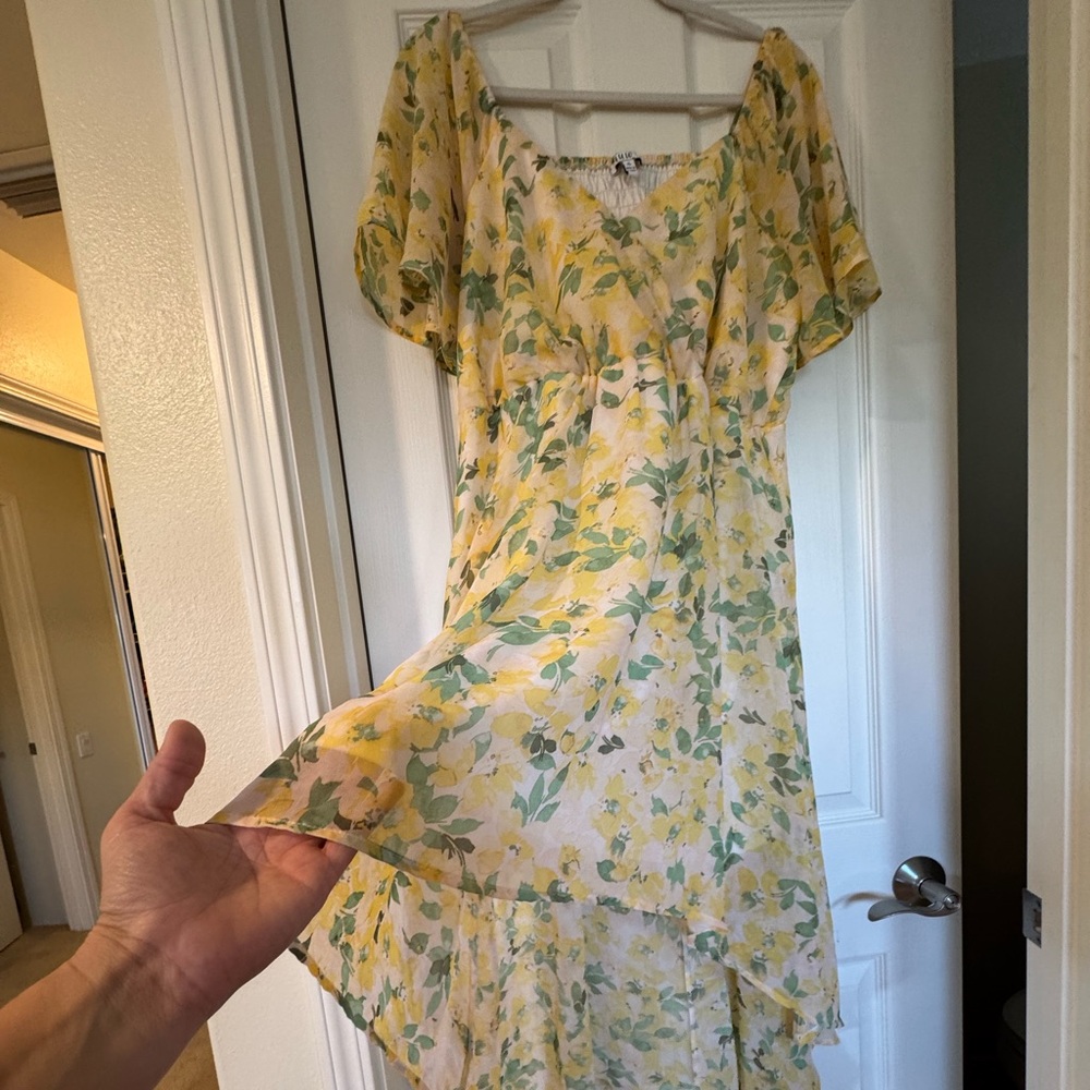 maxi high low flowery dress with flowy sleeves